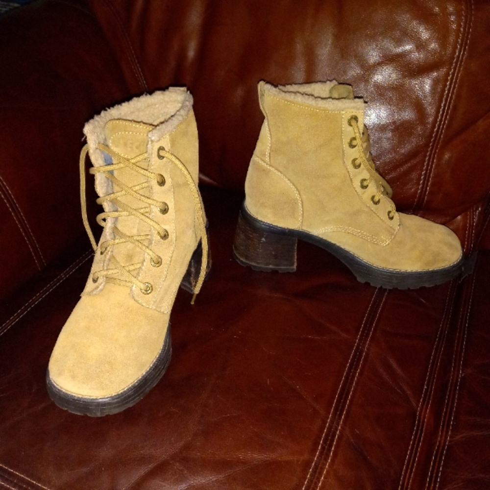 Skechers size 10 90s Y2K boots
